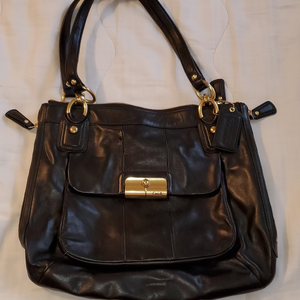 Authentic Coach leather tote w/ zipper detail
